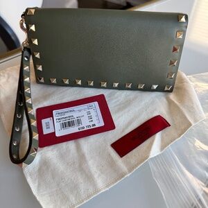 Valentino clutch wallet wristlet bag in olive